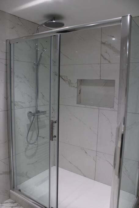 5 Star Apartment Лондон Екстер'єр фото